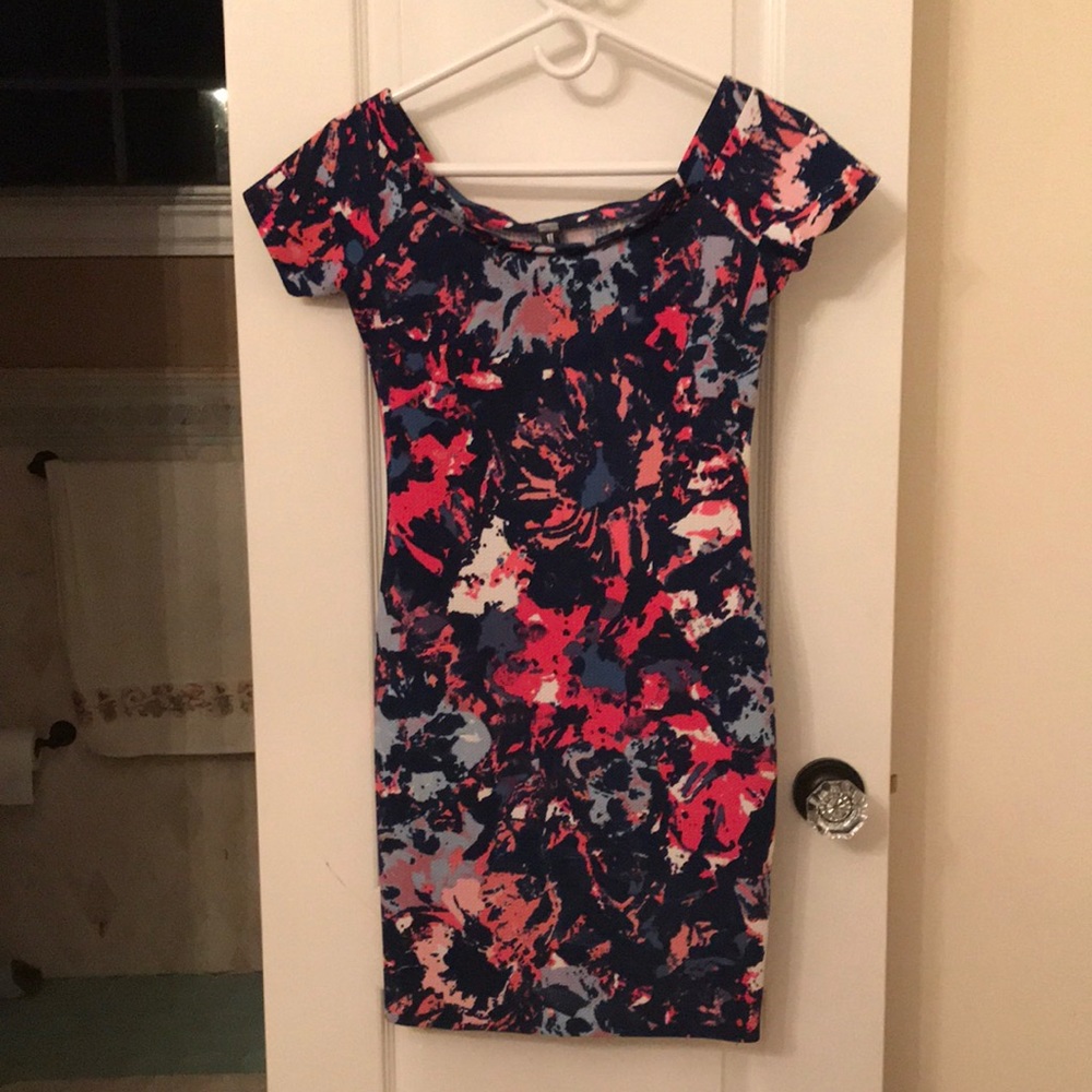 Design Lab Off The Shoulders Size Medium Never Be… - image 1